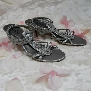 ⬇️$10 Rialto Expose silver 3" heel sandals sz 7